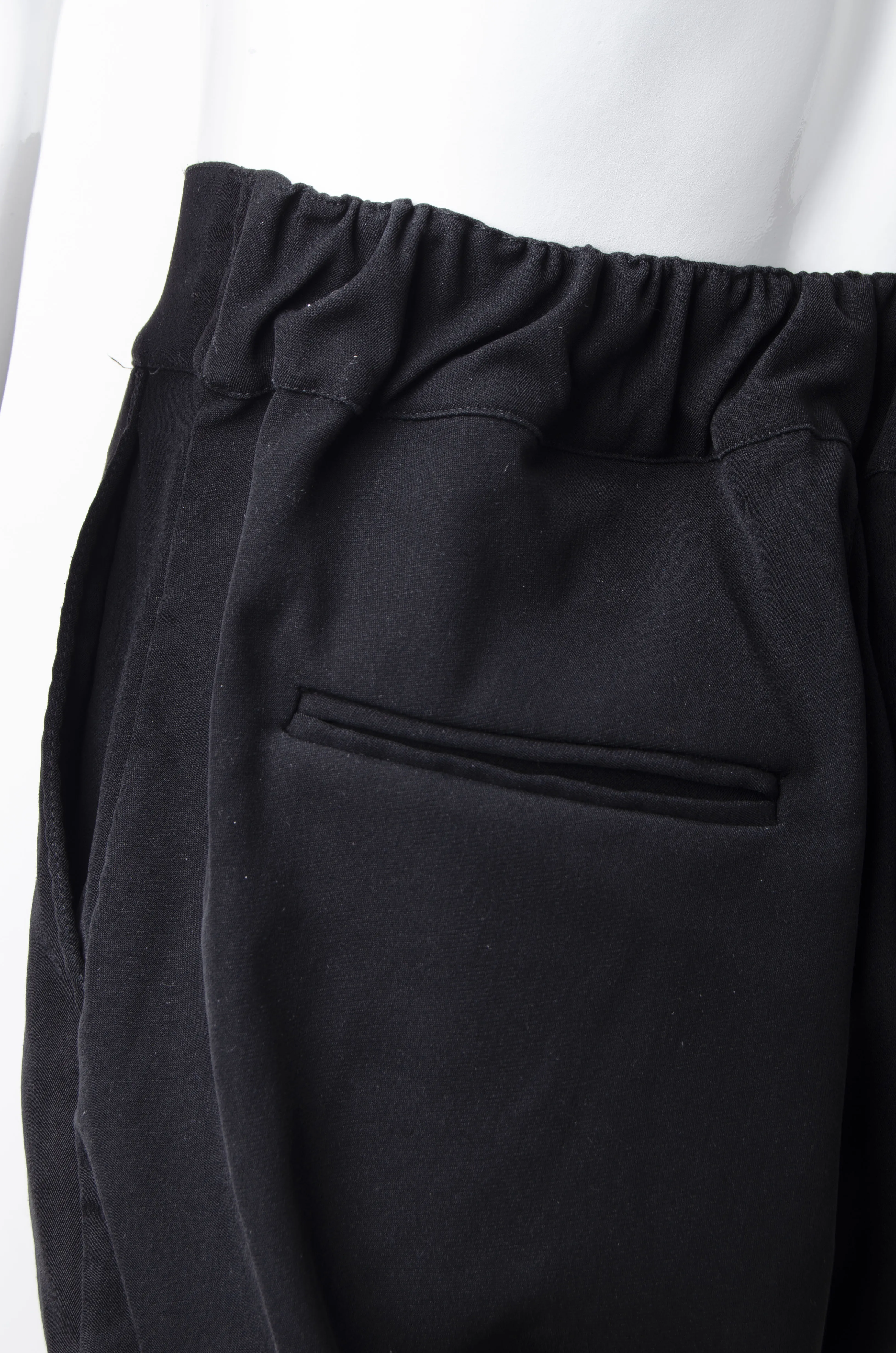 Black Capri Trouser