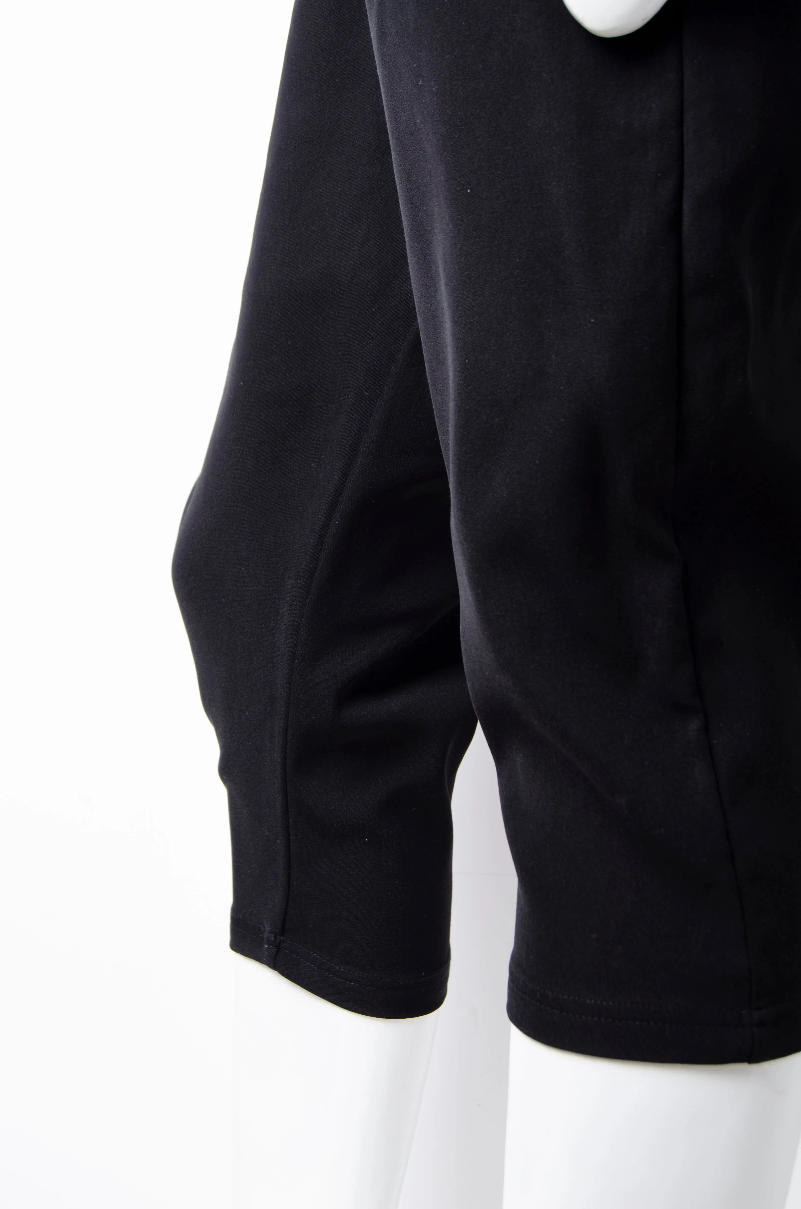 Black Capri Trouser