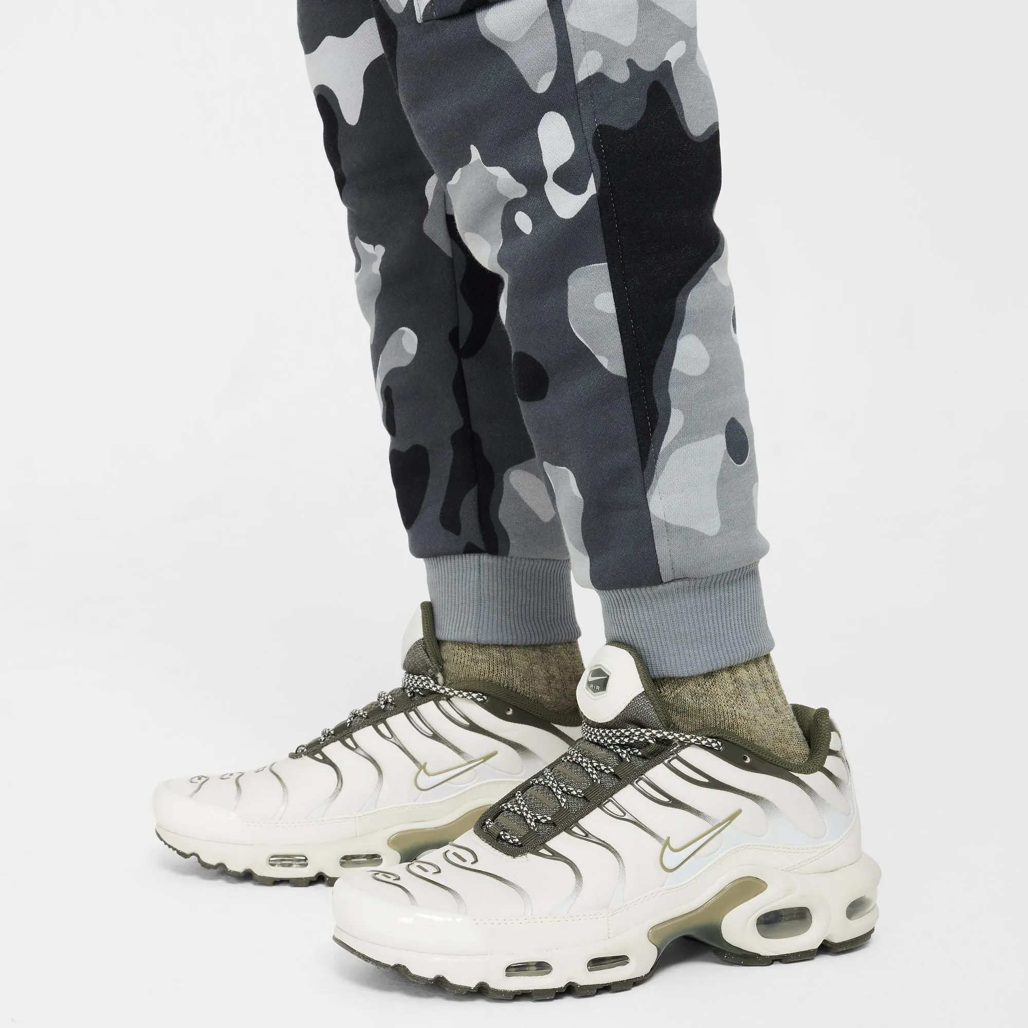 Boys' Nike Youth Club Fleece Camo Cargo Pants