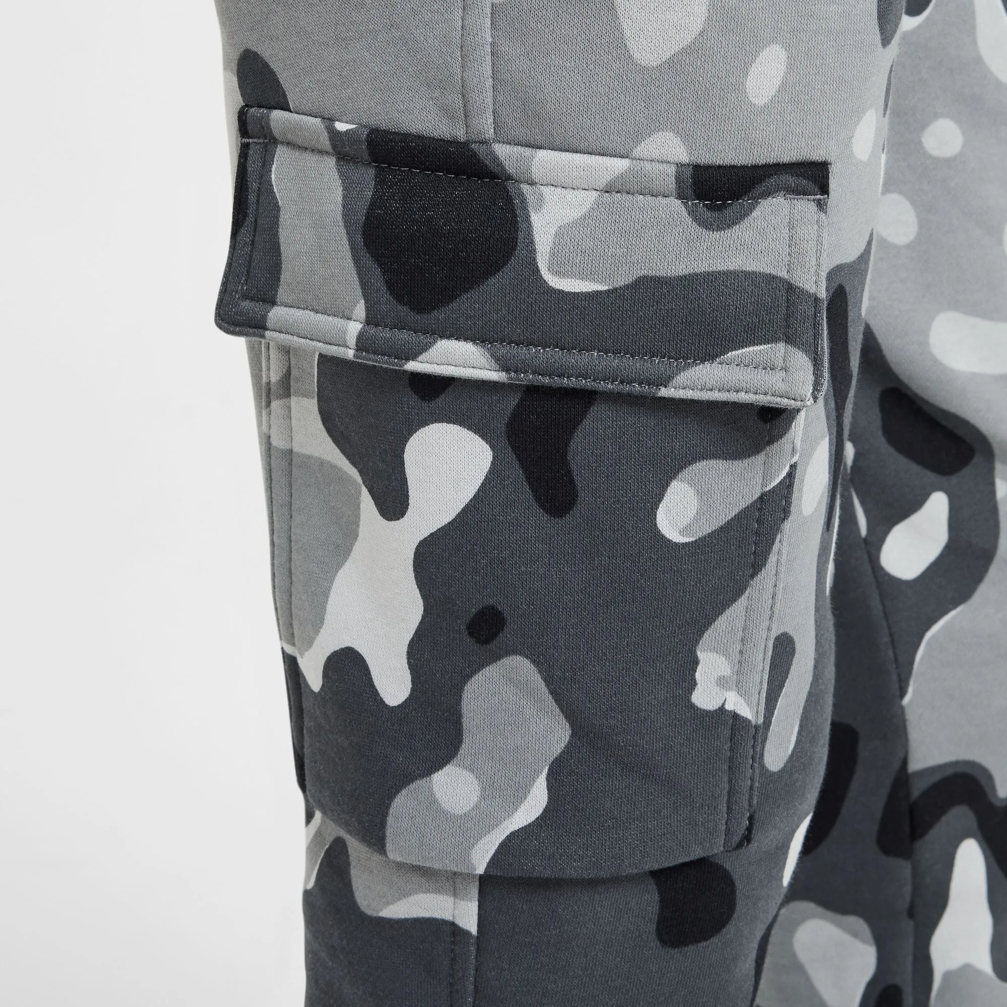 Boys' Nike Youth Club Fleece Camo Cargo Pants
